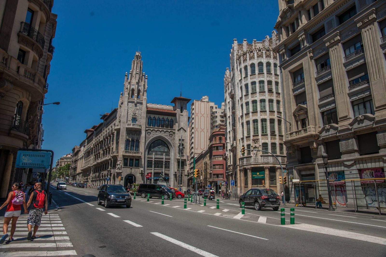  vé máy bay đi Barcelona giá rẻ