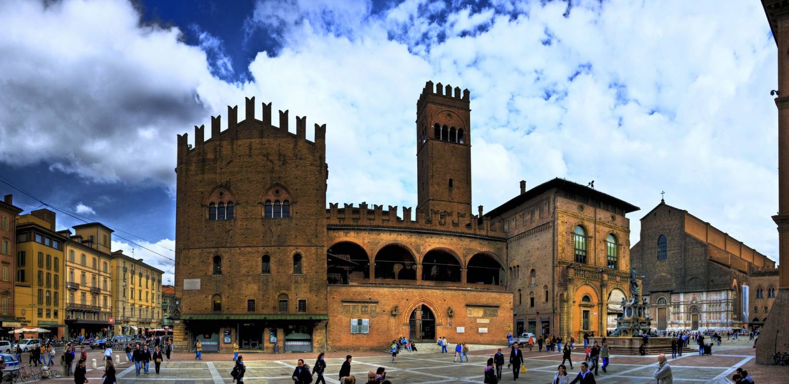 Vé máy bay đi Bologna giá rẻ