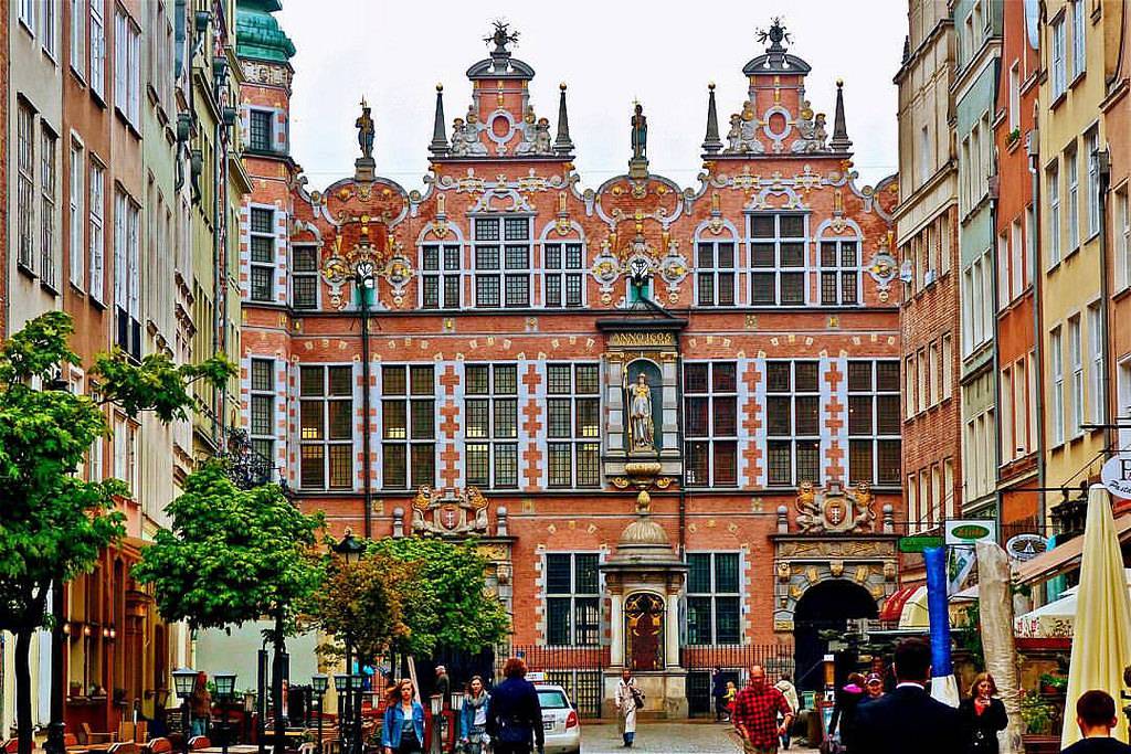 vé máy bay đi Gdansk giá rẻ