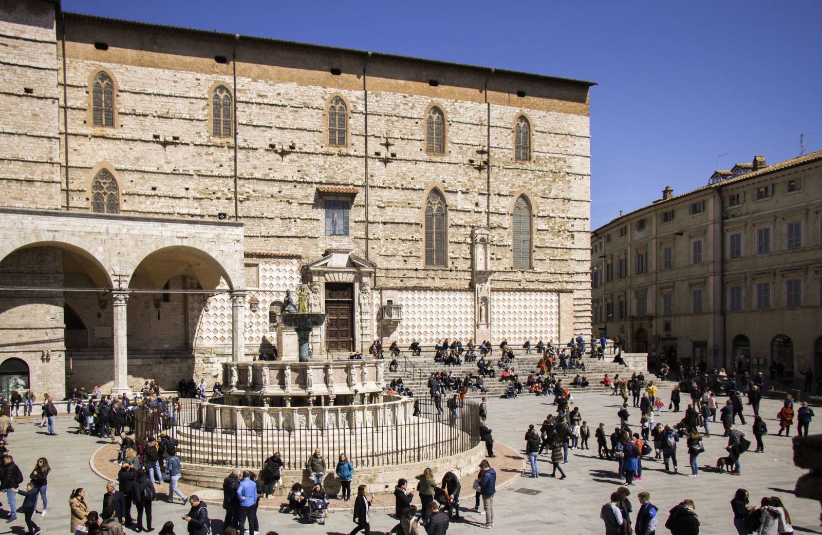 Vé máy bay EVA Air giá rẻ đi Perugia – Ý