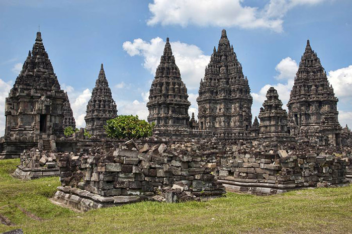 vé máy bay đi Yogyakarta giá rẻ 2