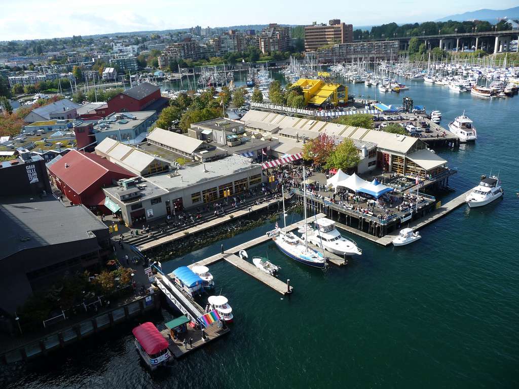 ve-may-bay-tu-ha-noi-di-vancouver